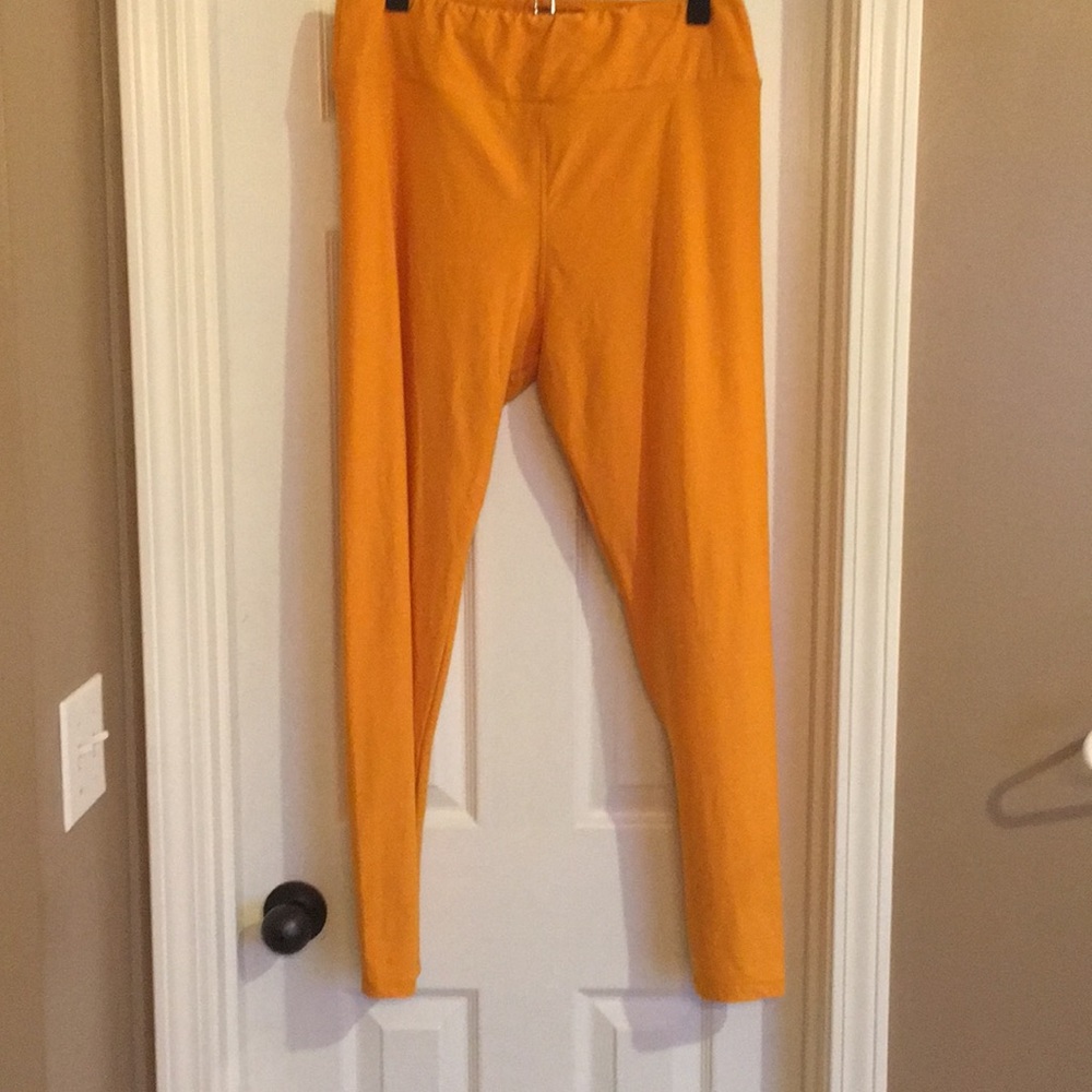LuLaRoe solid leggings.